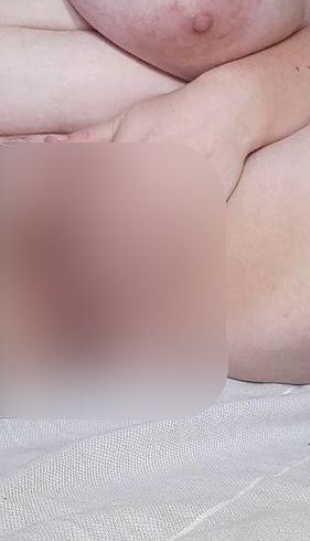 Haarige, nasse Pu**y wird gefin**rt - du kannst es hören