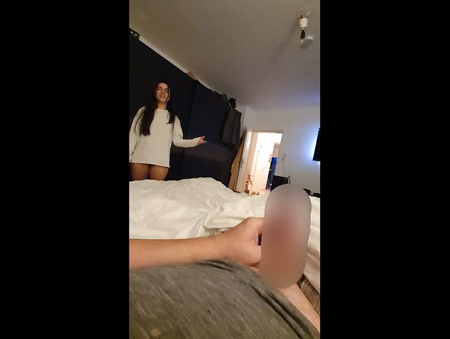 Ein ganz normaler Abend - Langer Amateur bl*wjob für fetten schw**z von Mitbewohner