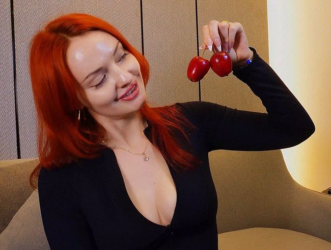 Ich spiele auf charmante Weise mit Äpfeln.