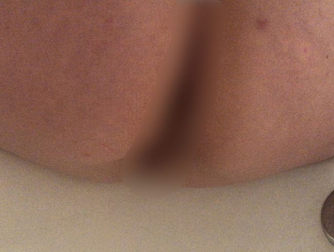 Heimlich in die Badewanne eines Bekannten gepi**t! naturs*** Quickie