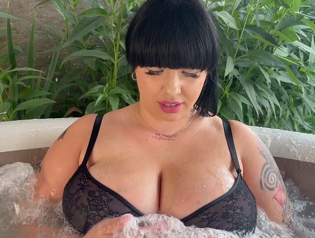 ti*ten und ars** im Pool