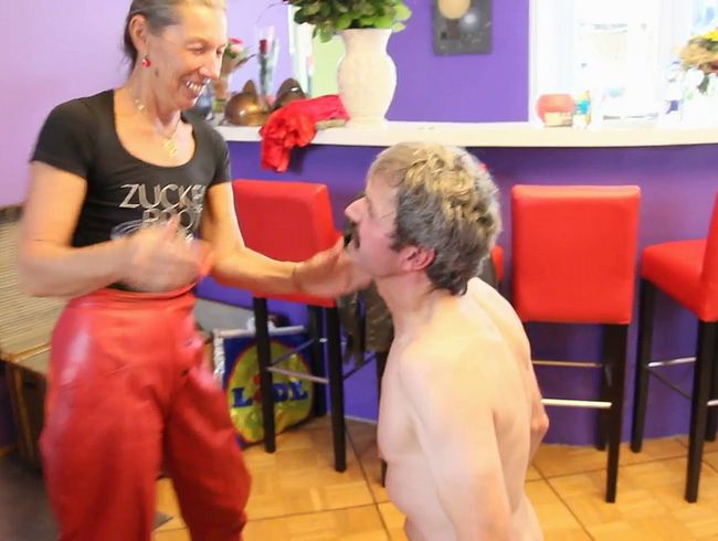 Ohrfeigen auf das skla*engesicht..