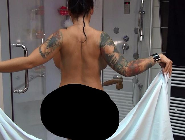 Meine neuen dicken großen ti*ten beim Duschen und Pu**y abw*xxen :-)