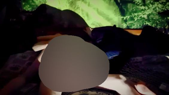 Er fin**rt meine geile,nasse Pu**y während ich in dog*y Position tot