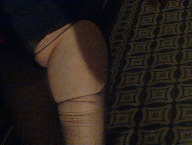 Erwischt: Im Stiegenhaus gepin**lt!