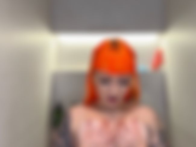 Heiße Duschszene. Nass, ölig und zum Dahinschmelzen