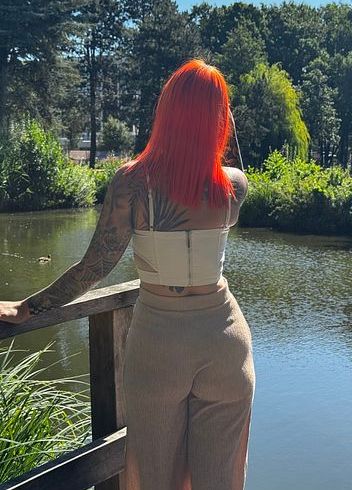 ? Outdoor Teaser - Schau mir zu, wie ich in der Öffentlichkeit meine Kurven zeige. ?