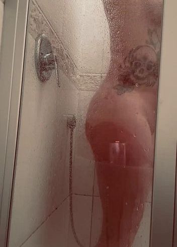 Ich nehm dich mit zum Duschen - schau mir dabei zu wie ich Dusche und die geilheit mich packt