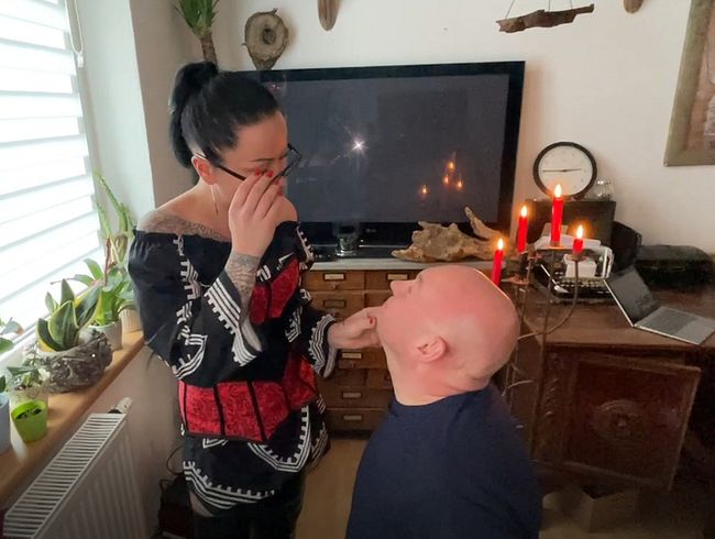 Die Begrùssung eines Haus skla*en