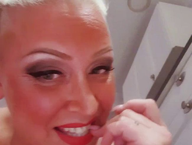 Mercedes allein Zuhause .... - Ohne Ton