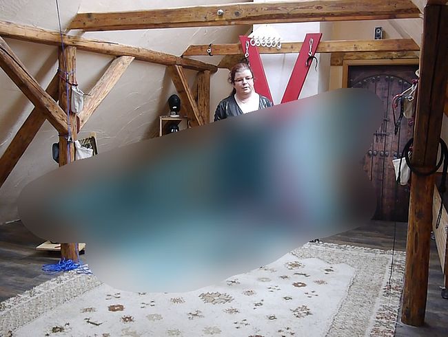 skla*e kommt zu spät und war frech und muss zur Bestrafung bla*en