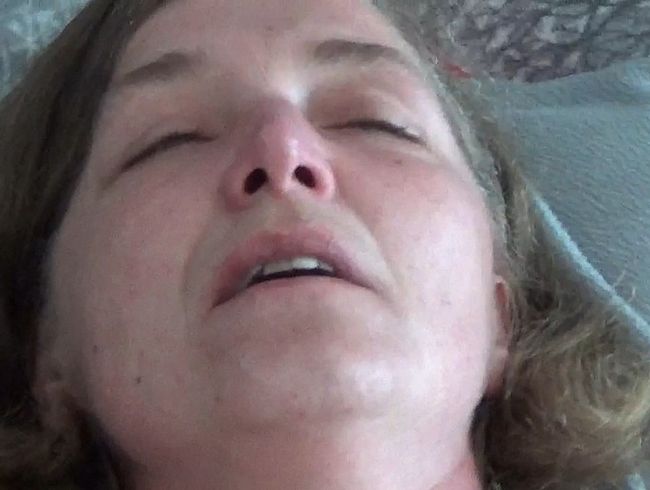 Unrasiert mit neuem Spielzeug