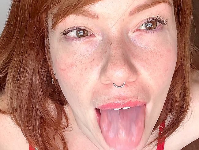 Sommersprossige Rothaarige deep***oat Gesicht Nahaufnahme