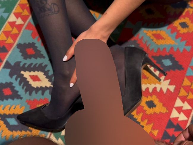 Komm auf die Absätze deiner gehorsamen Sekretärin :)