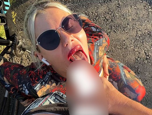 Selfie-bl*wjob an einem öffentlichen Ort, Fahrradtour mit nackten ti*ten und sper*a im Gesicht