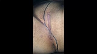 Er spielt an meiner Fotze während ich eine Strumpfhose trage