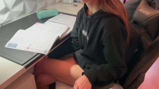 Freche Stepsis Streberin auf ihren Büchern gefickt!!😈💦🤓