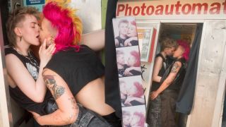 Public Make-Out: Wir machen’s im Fotoautomaten