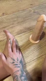 2 Feets 1 Dildo 👣