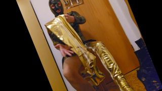 Ich ziehe mir goldene Ballett Overknees an